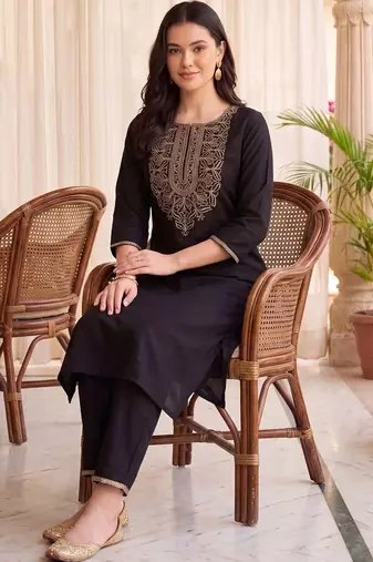 women ethnic motifs embroidered regular cotton kurta with trousers
