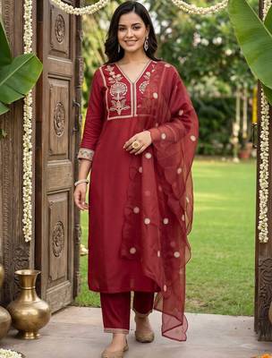women ethnic motifs embroidered regular thread work kurta with trousers & with dupatta 2