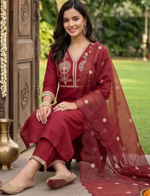 women ethnic motifs embroidered regular thread work kurta with trousers & with dupatta 4