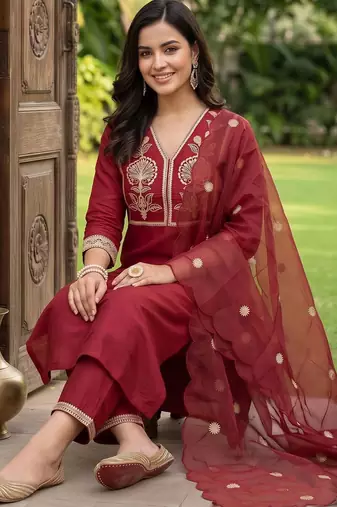 women ethnic motifs embroidered regular thread work kurta with trousers & with dupatta