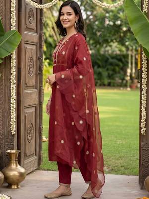 women ethnic motifs embroidered regular thread work kurta with trousers & with dupatta 6