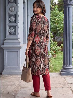 women ethnic motifs printed regular cotton kurta with trousers 5