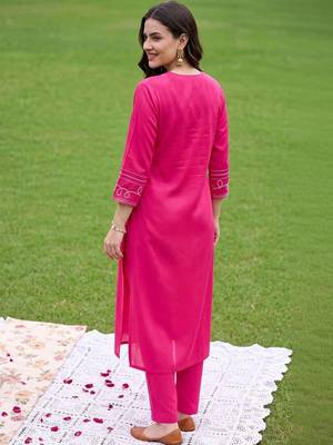 women ethnic motifs embroidered regular thread work kurta with trousers 2
