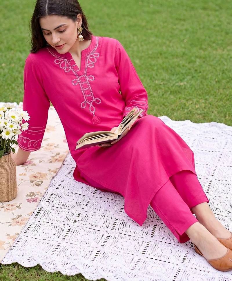 women ethnic motifs embroidered regular thread work kurta with trousers