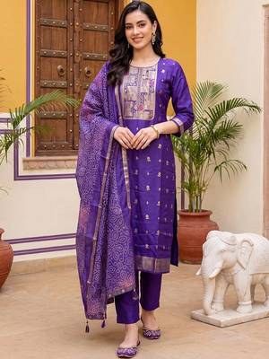 women ethnic motifs embroidered regular kurta with trousers & with dupatta 1