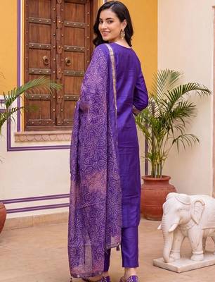 women ethnic motifs embroidered regular kurta with trousers & with dupatta 2
