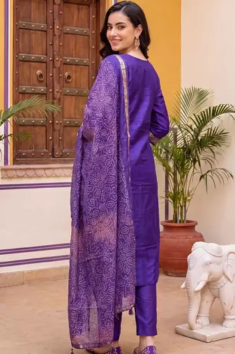 women ethnic motifs embroidered regular kurta with trousers & with dupatta