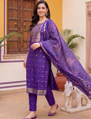 women ethnic motifs embroidered regular kurta with trousers & with dupatta 5