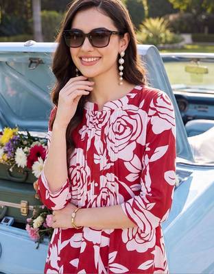 women floral printed regular cotton kurta with trousers 5