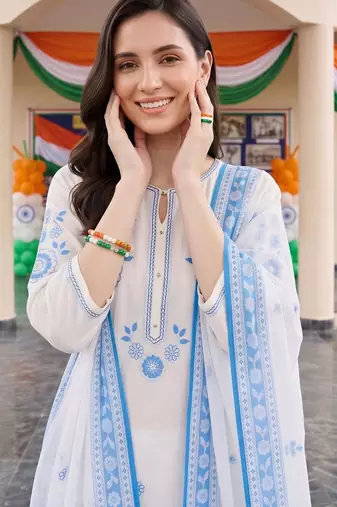 women floral embroidered regular thread work cotton kurta with trousers & with dupatta