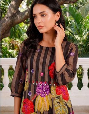 women floral printed regular cotton kurta with trousers 2