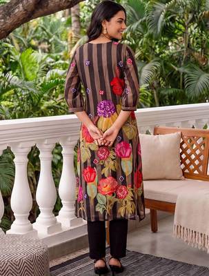 women floral printed regular cotton kurta with trousers 4