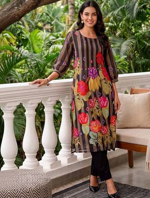 women floral printed regular cotton kurta with trousers 6
