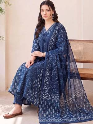 women floral printed regular cotton kurta with trousers & with dupatta 1