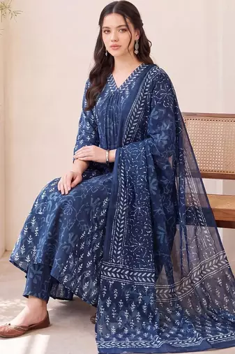 women floral printed regular cotton kurta with trousers & with dupatta
