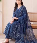 women floral printed regular cotton kurta with trousers & with dupatta