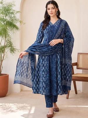 women floral printed regular cotton kurta with trousers & with dupatta 2