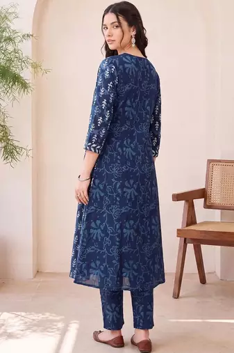 women floral printed regular cotton kurta with trousers & with dupatta