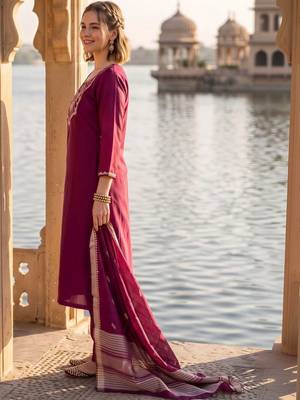 women ethnic motifs embroidered regular thread work kurta with trousers & with dupatta 3