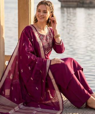 women ethnic motifs embroidered regular thread work kurta with trousers & with dupatta 5