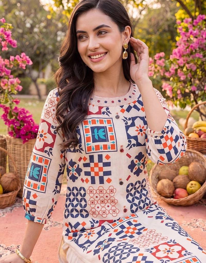 women ethnic motifs printed regular kurta with trousers
