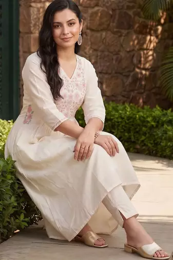 women floral embroidered empire thread work cotton kurta with trousers