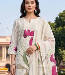 women floral printed regular kurta with trousers & with dupatta