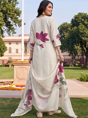 women floral printed regular kurta with trousers & with dupatta 6