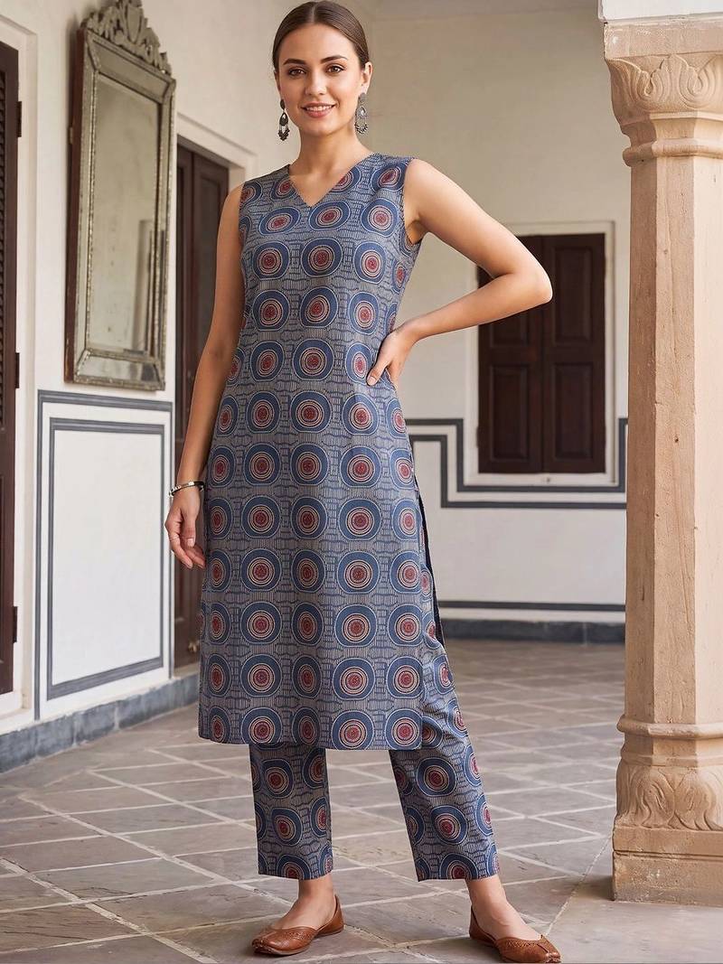 women printed regular cotton kurta with trousers