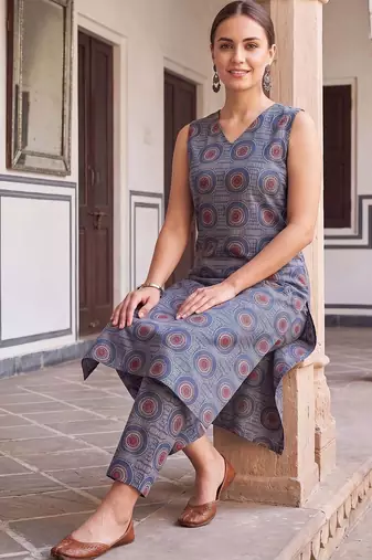 women printed regular cotton kurta with trousers