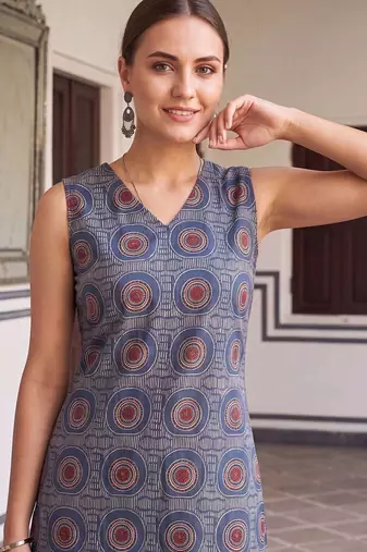 women printed regular cotton kurta with trousers