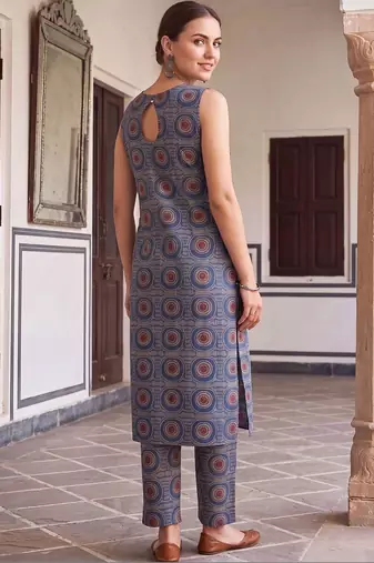 women printed regular cotton kurta with trousers