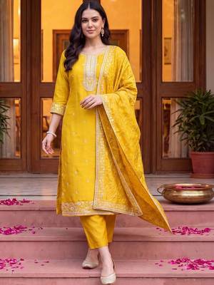 women ethnic motifs embroidered regular thread work kurta with trousers & with dupatta 1