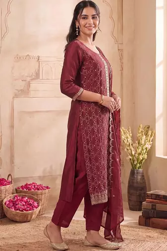women ethnic motifs embroidered regular kurta with trousers & with dupatta