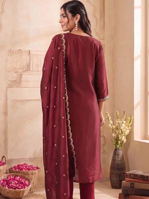 women ethnic motifs embroidered regular kurta with trousers & with dupatta 5