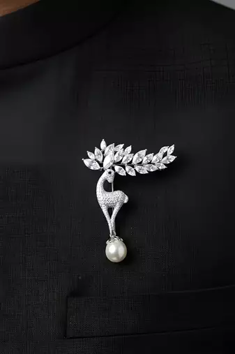 Pure 925 silver graceful fawn brooch