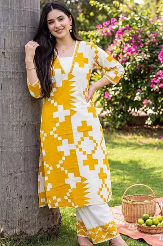 women printed regular kurta with palazzos