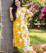 women printed regular kurta with palazzos