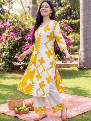 women printed regular kurta with palazzos 4
