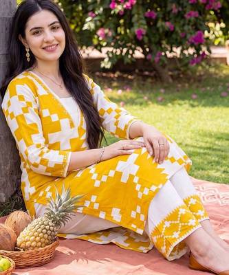 women printed regular kurta with palazzos 5