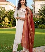 women floral embroidered regular thread work kurta with trousers & with dupatta