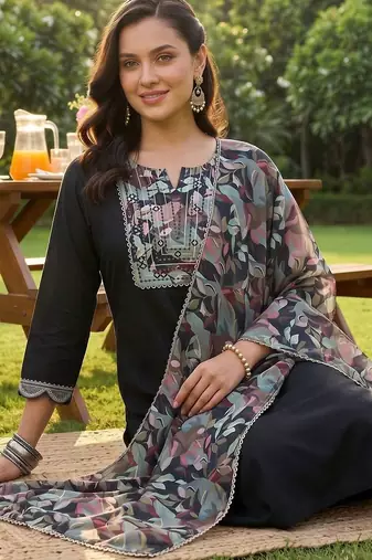women floral embroidered regular thread work kurta with trousers & with dupatta