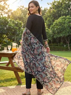 women floral embroidered regular thread work kurta with trousers & with dupatta 4