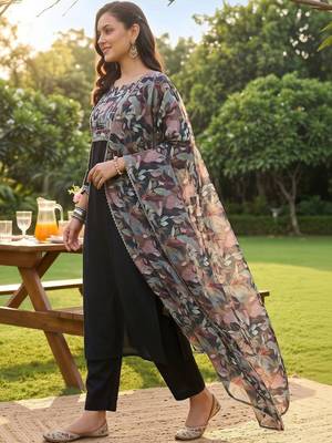 women floral embroidered regular thread work kurta with trousers & with dupatta 6