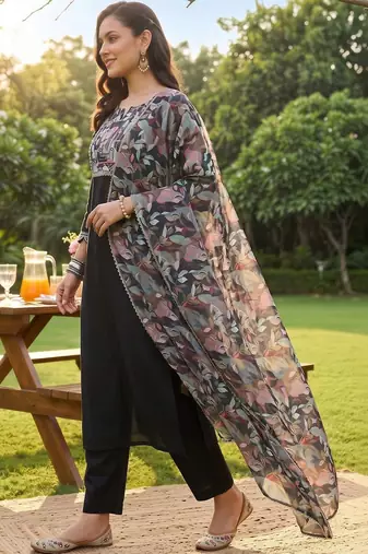 women floral embroidered regular thread work kurta with trousers & with dupatta