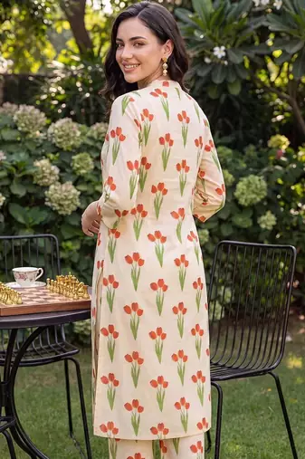 women floral printed regular cotton kurta with trousers