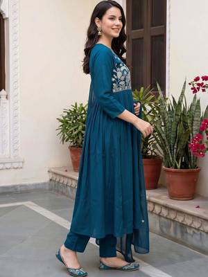 women ethnic motifs embroidered empire thread work cotton kurta with trousers & with dupatta 3