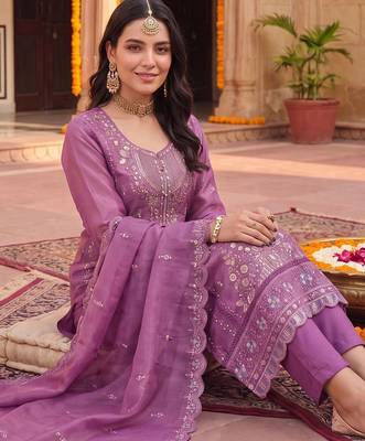 women ethnic motifs embroidered regular thread work kurta with trousers & with dupatta 2