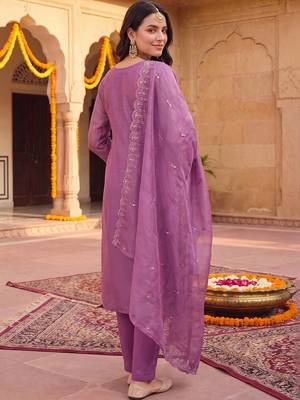 women ethnic motifs embroidered regular thread work kurta with trousers & with dupatta 3