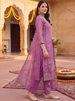 women ethnic motifs embroidered regular thread work kurta with trousers & with dupatta 5